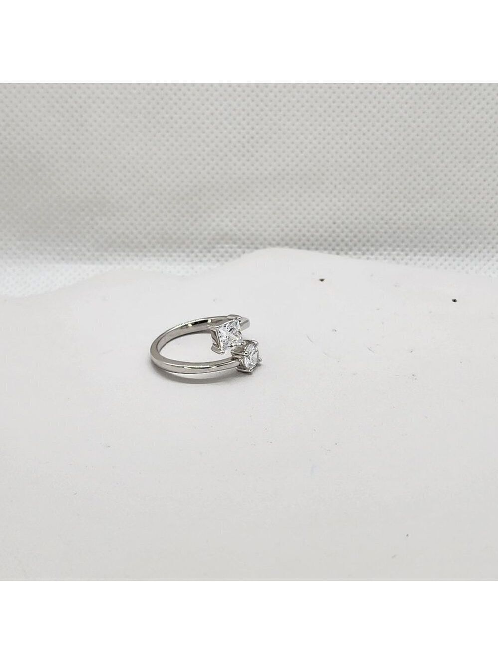 Brand New Sterling Silver 925 White Gemstones Ring
